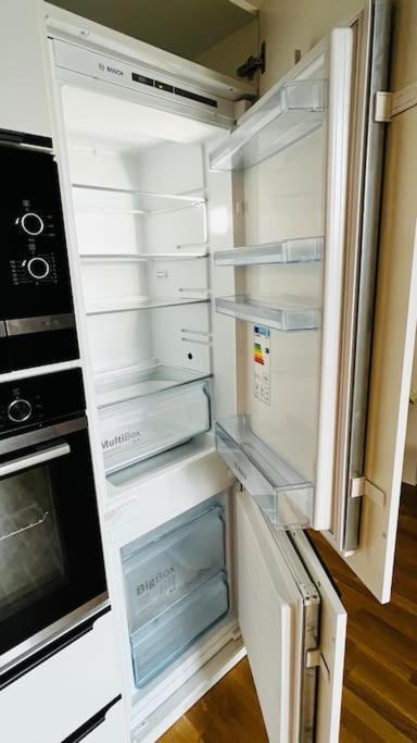 Apartment Holesovice, Garden, Garage Прага Екстериор снимка