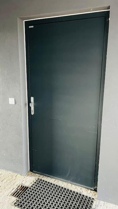Apartment Holesovice, Garden, Garage Прага Екстериор снимка