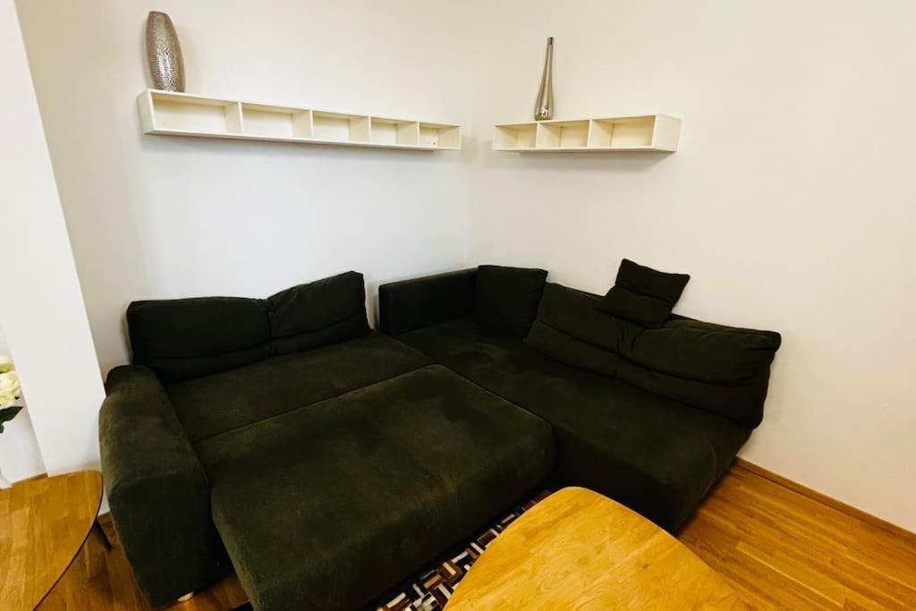 Apartment Holesovice, Garden, Garage Прага Екстериор снимка
