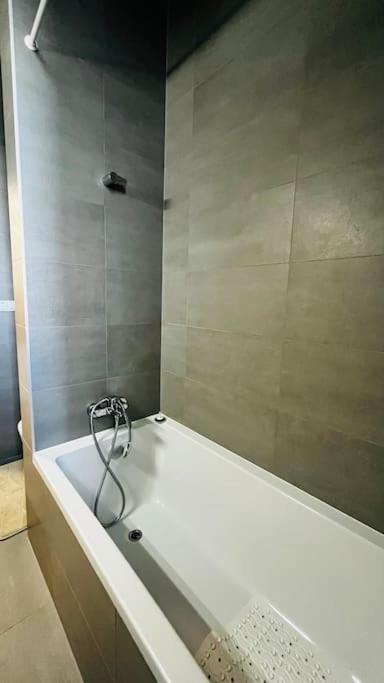 Apartment Holesovice, Garden, Garage Прага Екстериор снимка