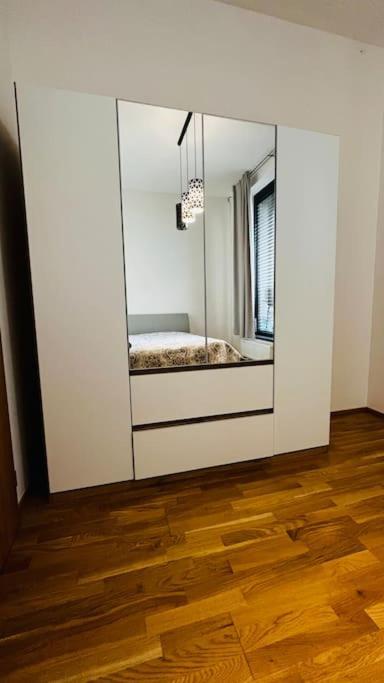 Apartment Holesovice, Garden, Garage Прага Екстериор снимка