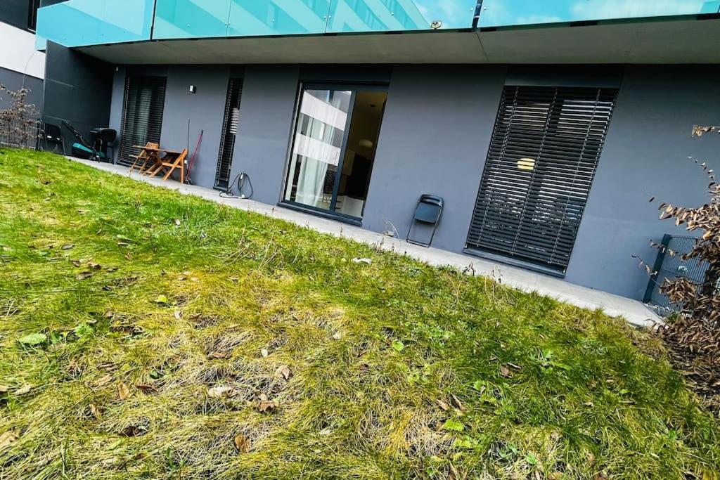 Apartment Holesovice, Garden, Garage Прага Екстериор снимка