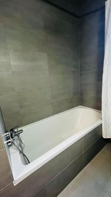 Apartment Holesovice, Garden, Garage Прага Екстериор снимка